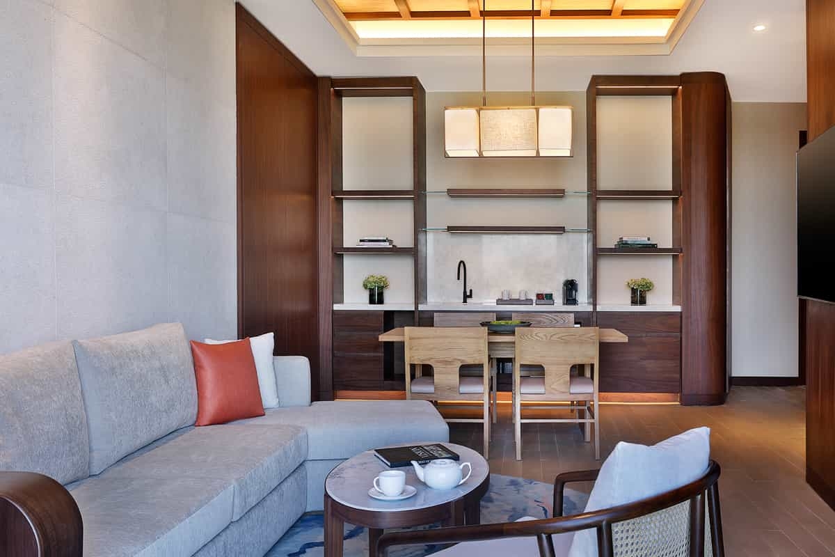 Add a Image to your rooms page side bar