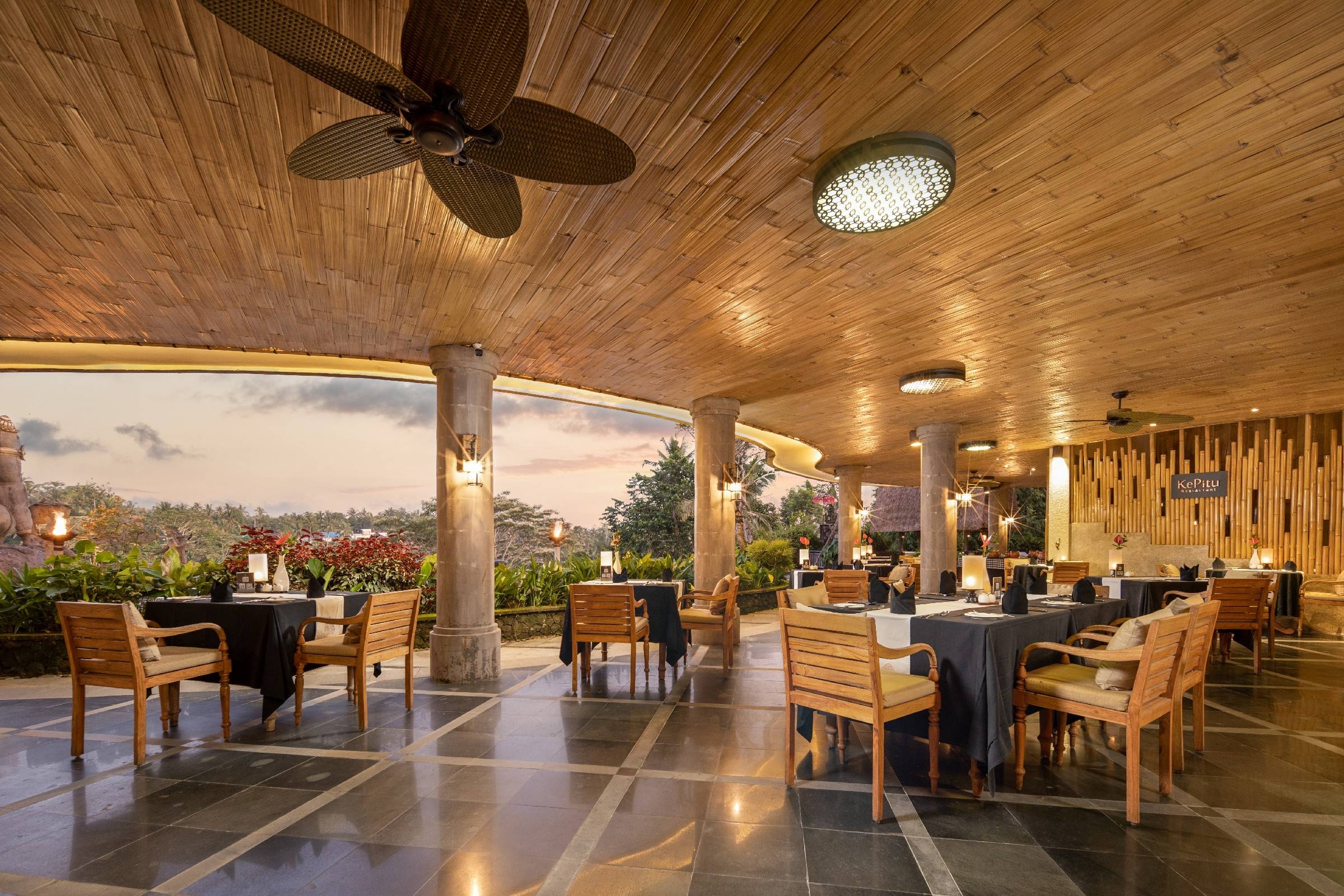 Add a Image to your dining page side bar