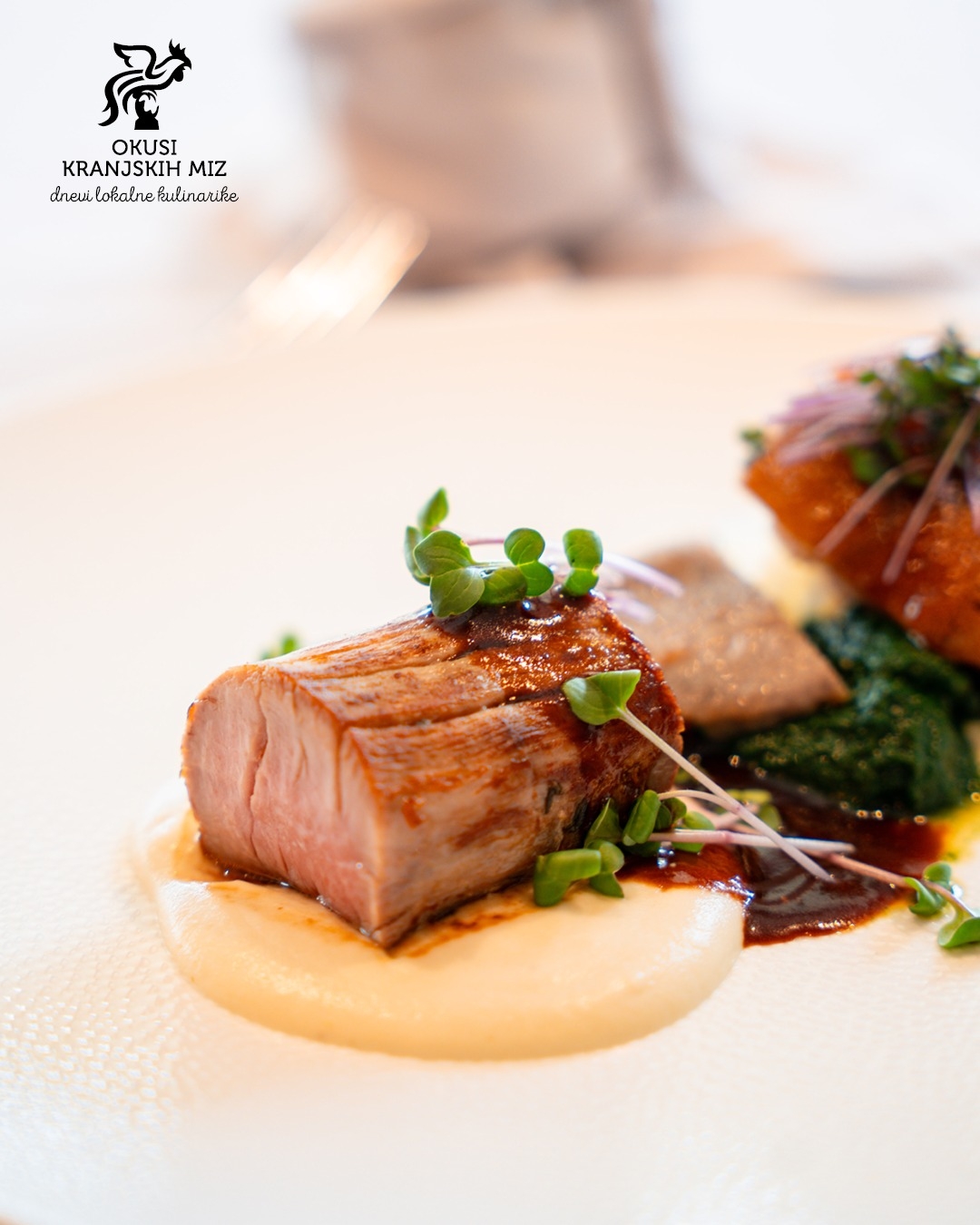 Add a Image to your dining page side bar