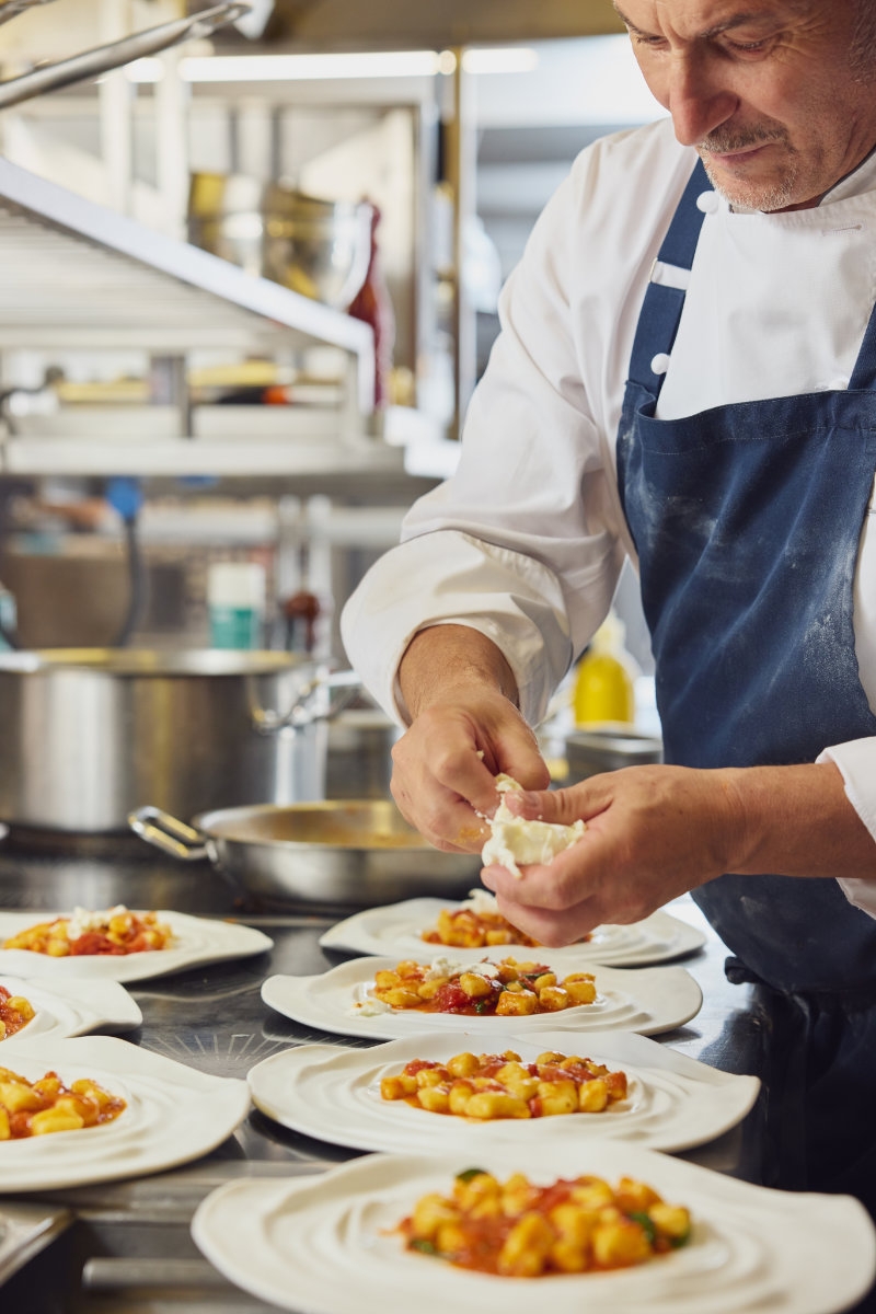 Add a Image to your dining page side bar