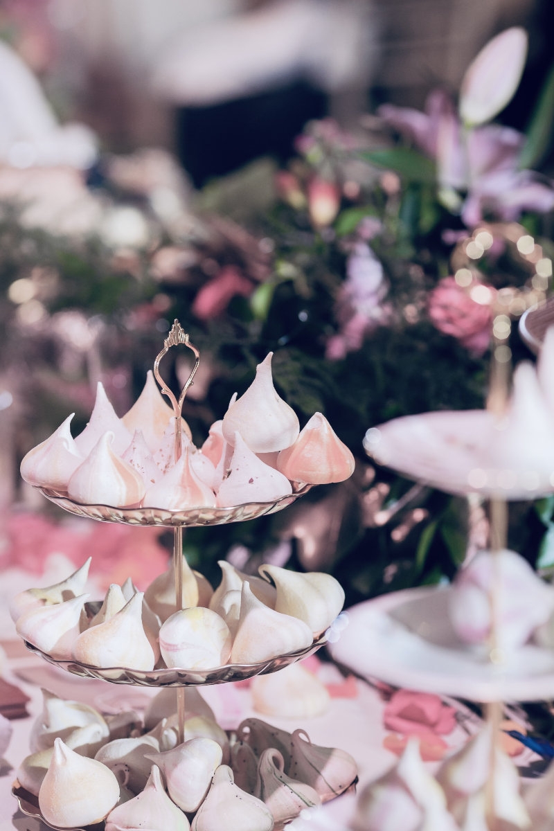 Add a Image to your dining page side bar