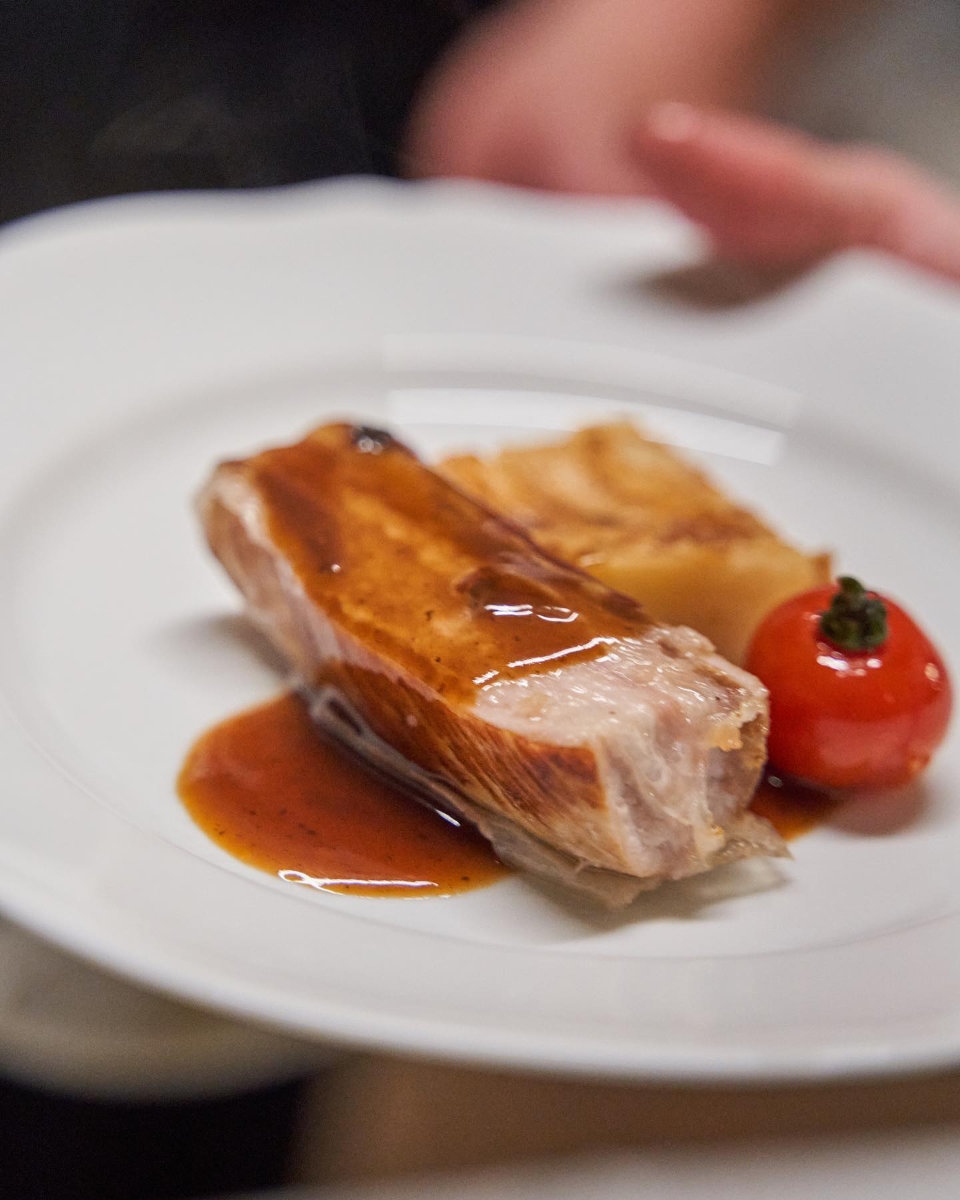 Add a Image to your dining page side bar