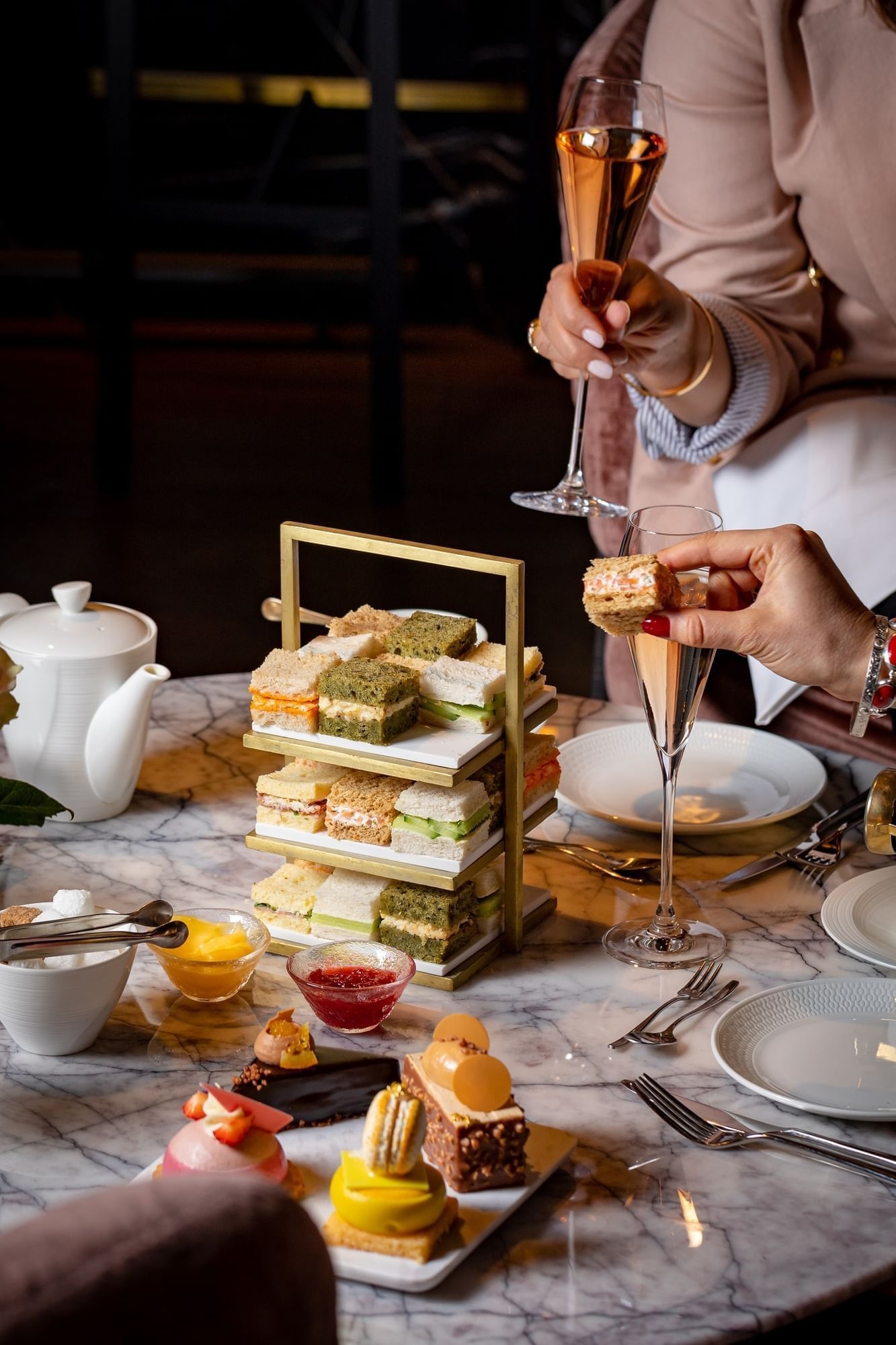 Add a Image to your dining page side bar