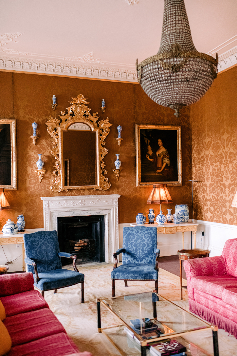 Add a Image to your rooms page side bar