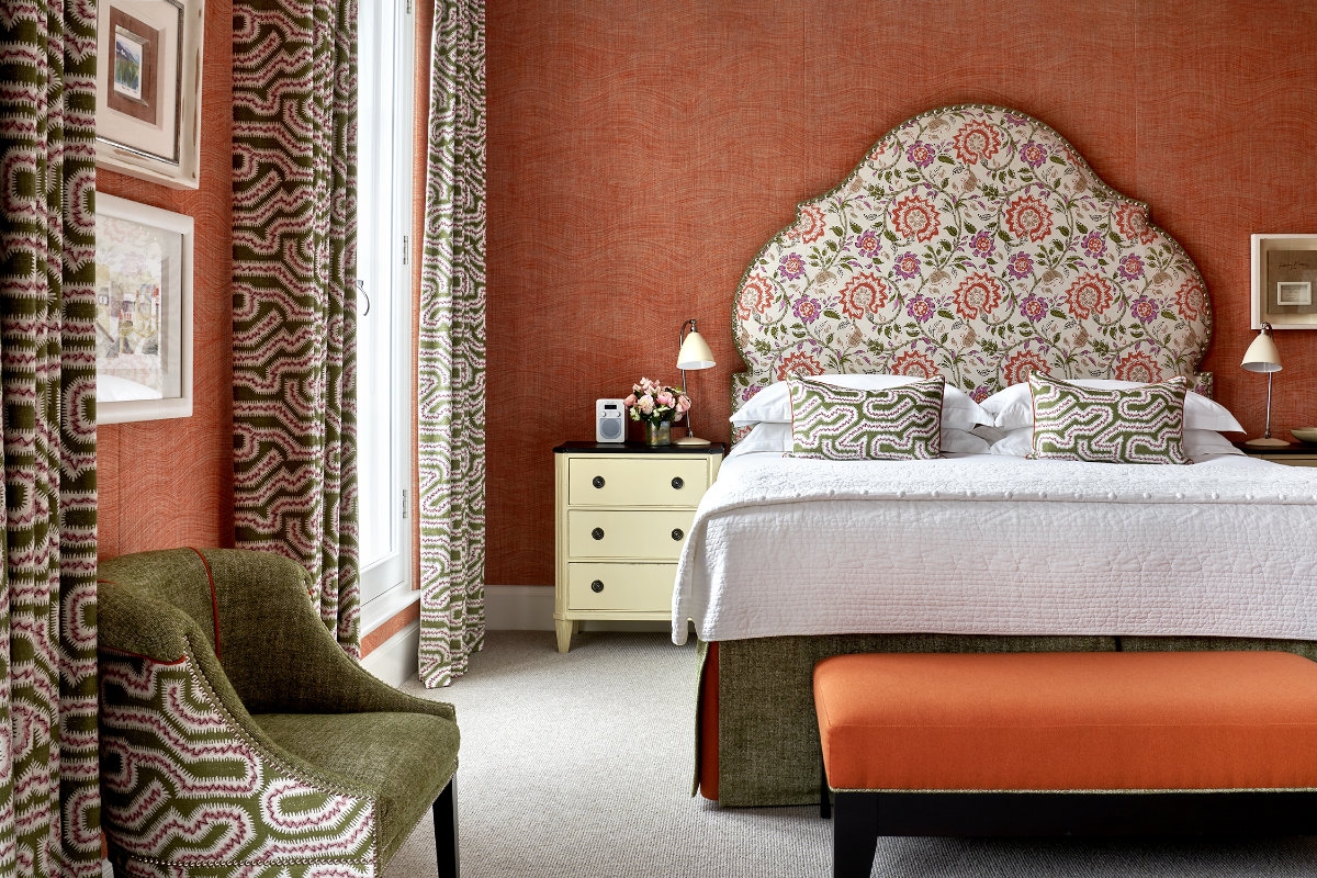 Add a Image to your rooms page side bar