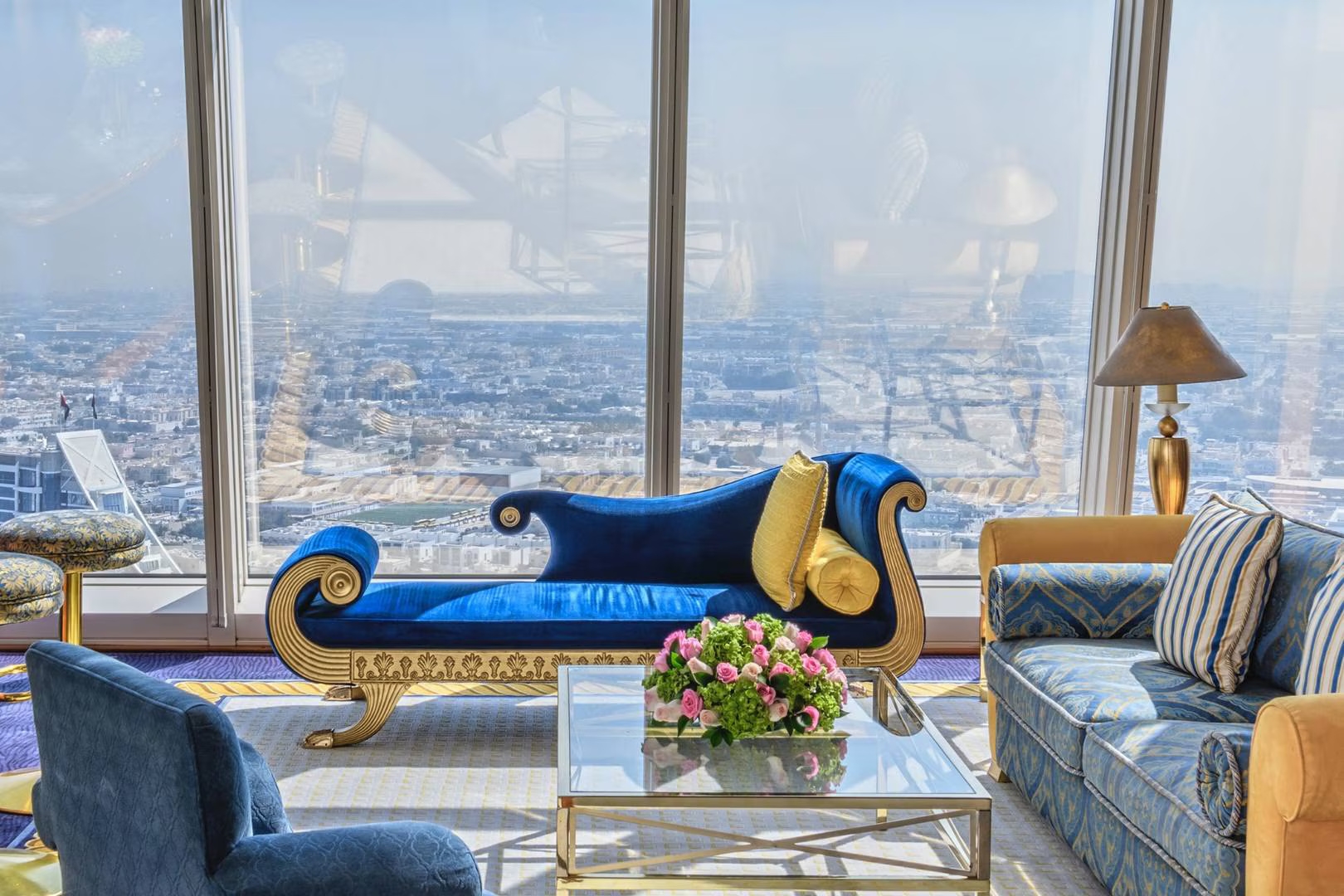 Add a Image to your rooms page side bar