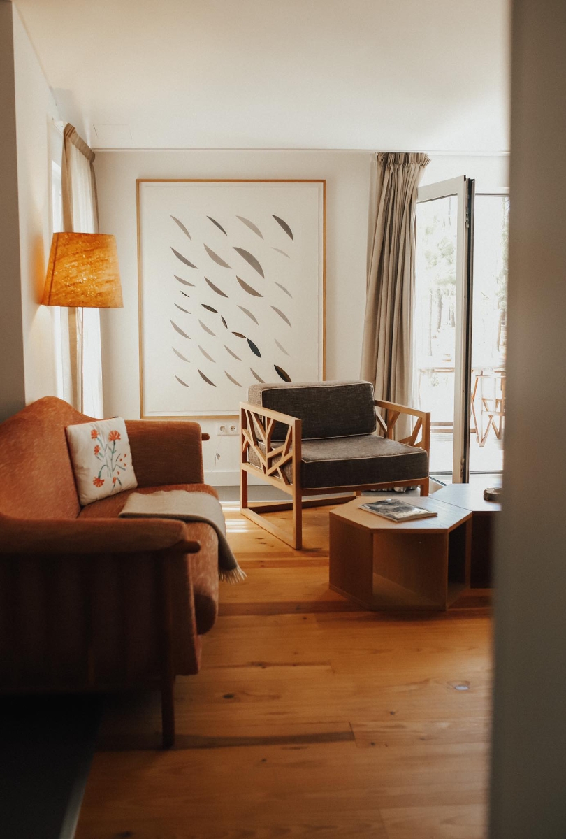 Add an image to your availability Sidebar page