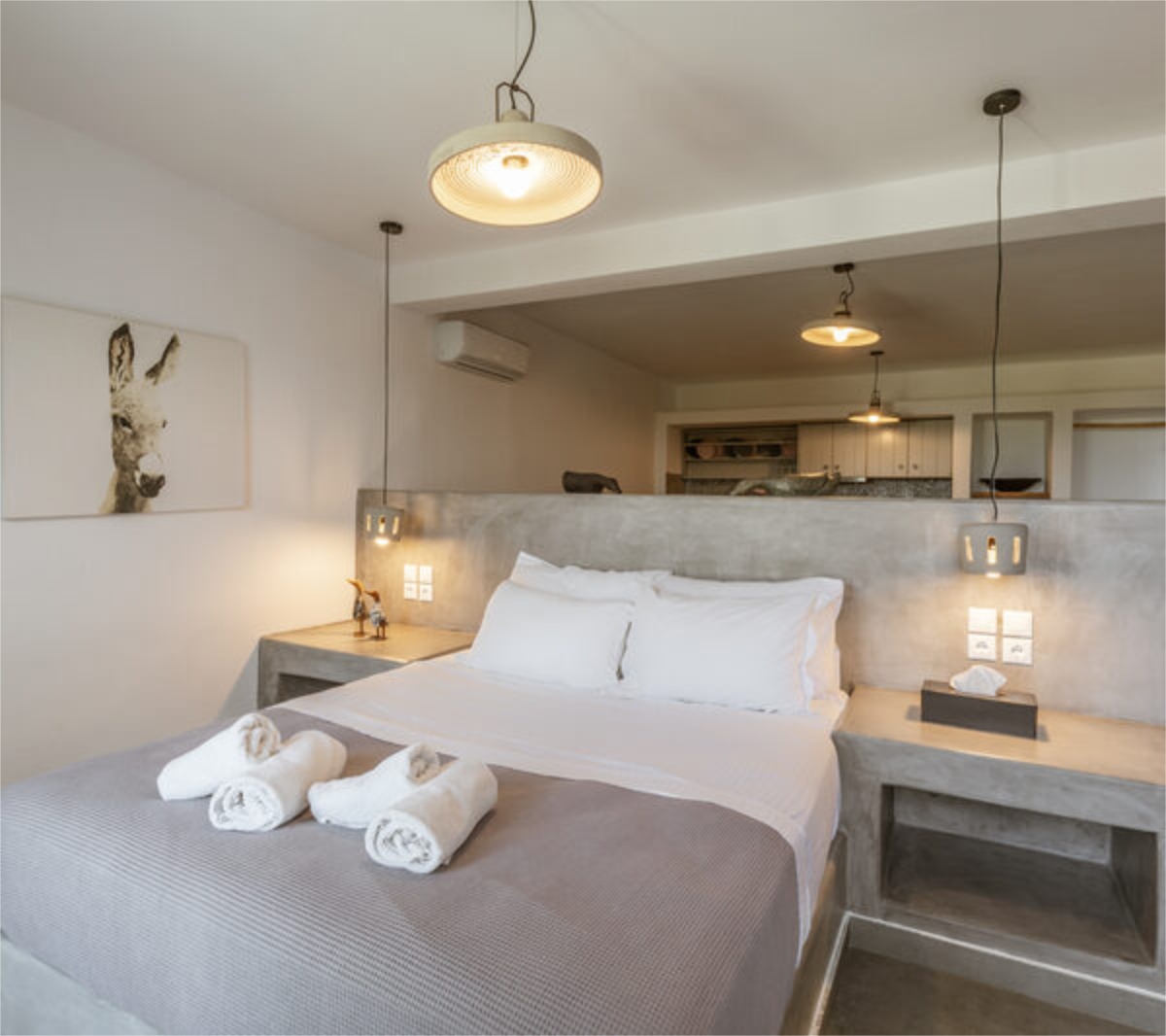 Add a Image to your rooms page side bar
