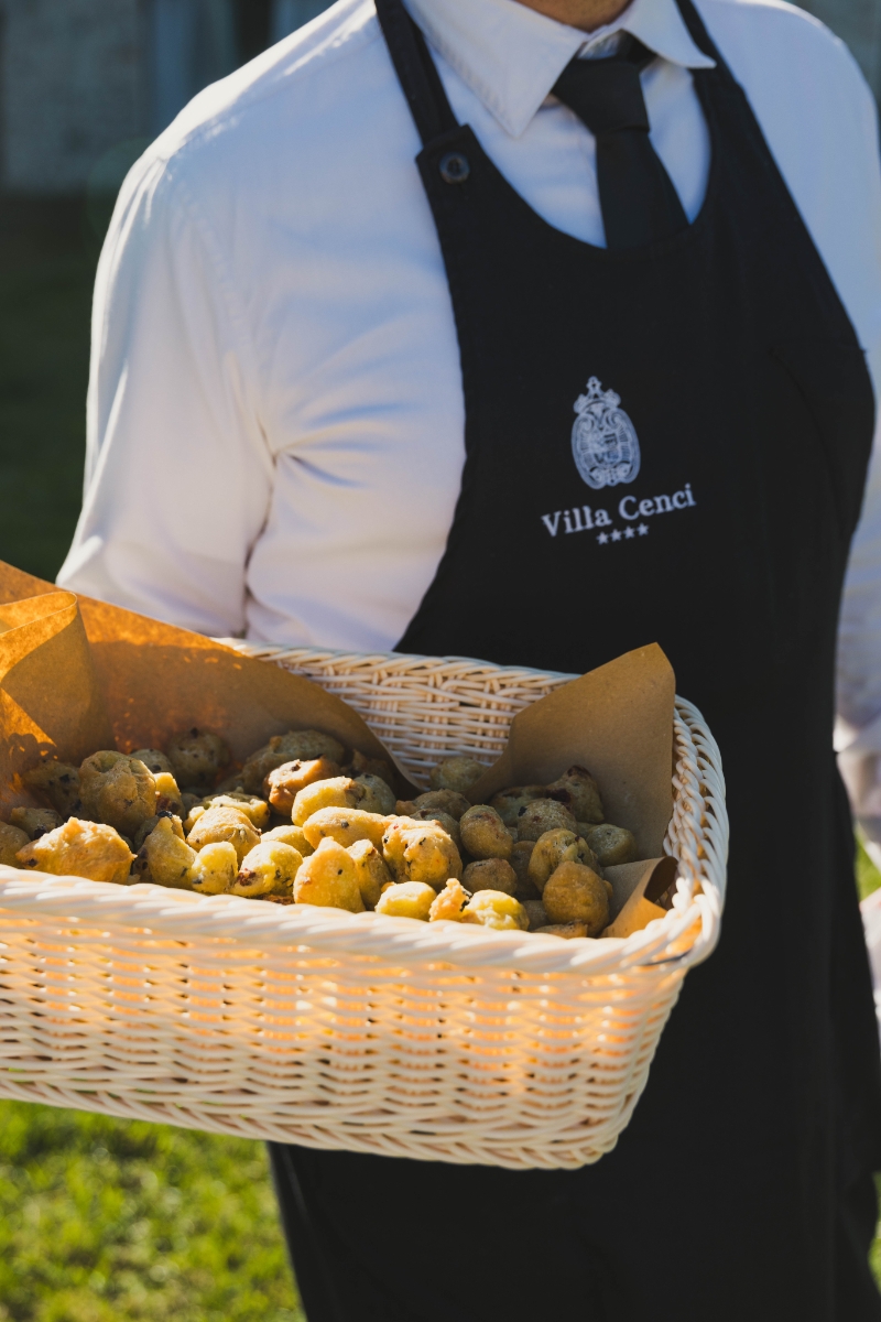 Add a Image to your dining page side bar