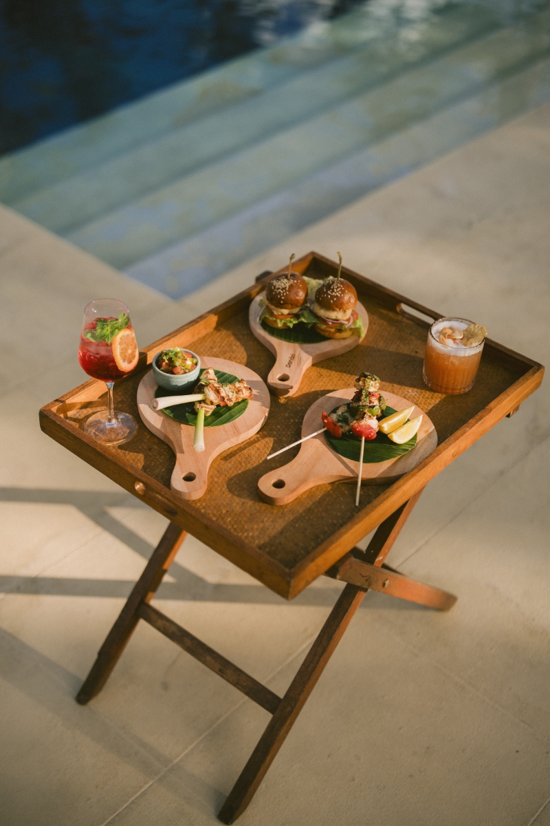 Add a Image to your dining page side bar