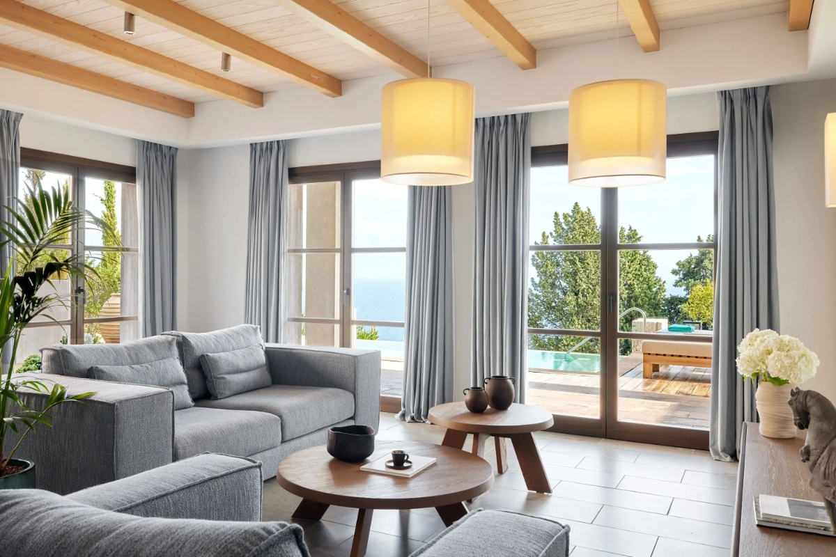 Add a Image to your rooms page side bar