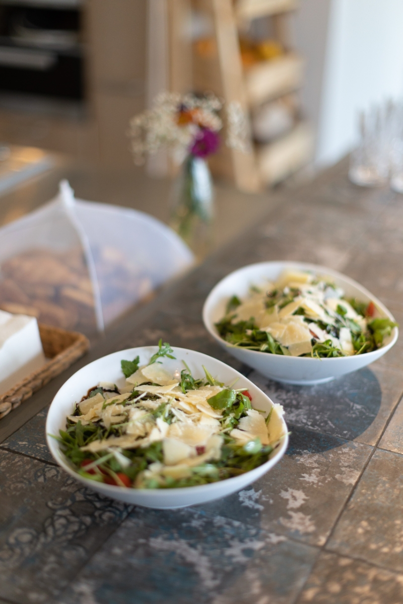 Add a Image to your dining page side bar