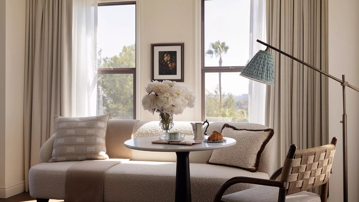 Add a Image to your rooms page side bar