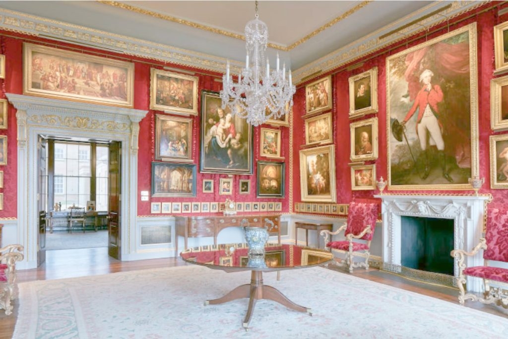 Add a Image to your rooms page side bar
