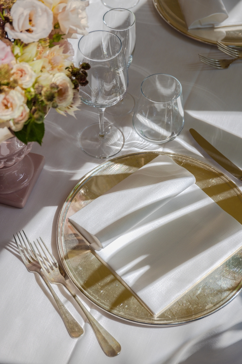 Add a Image to your dining page side bar
