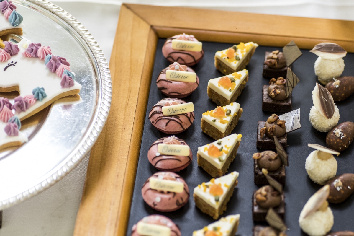 Add a Image to your dining page side bar