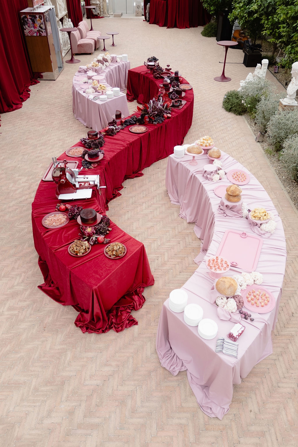 Add a Image to your dining page side bar