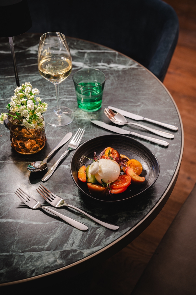 Add a Image to your dining page side bar