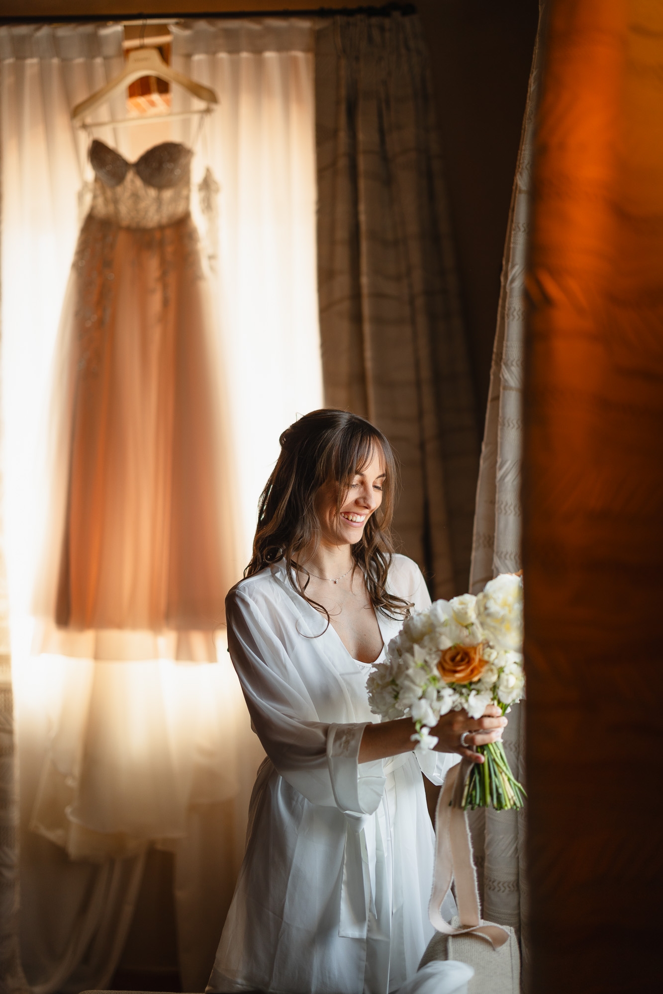Add a Image to your rooms page side bar