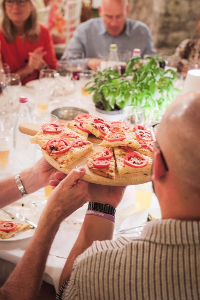 Add a Image to your dining page side bar