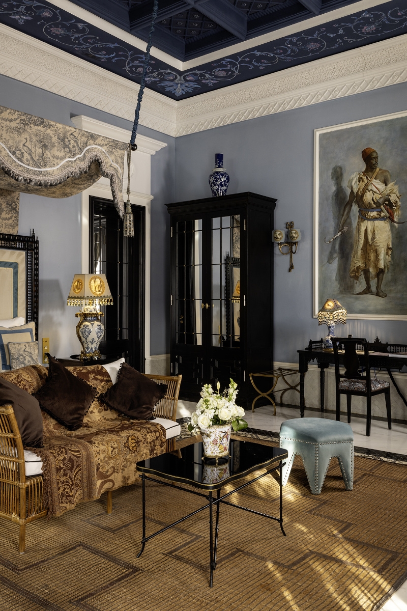 Add a Image to your rooms page side bar