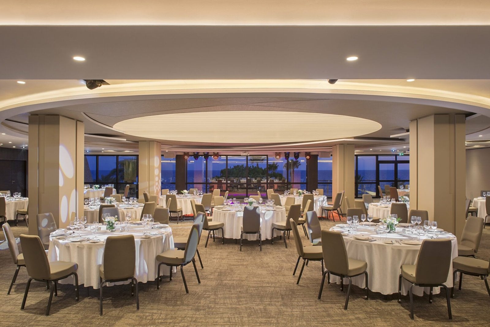 Add a Image to your dining page side bar