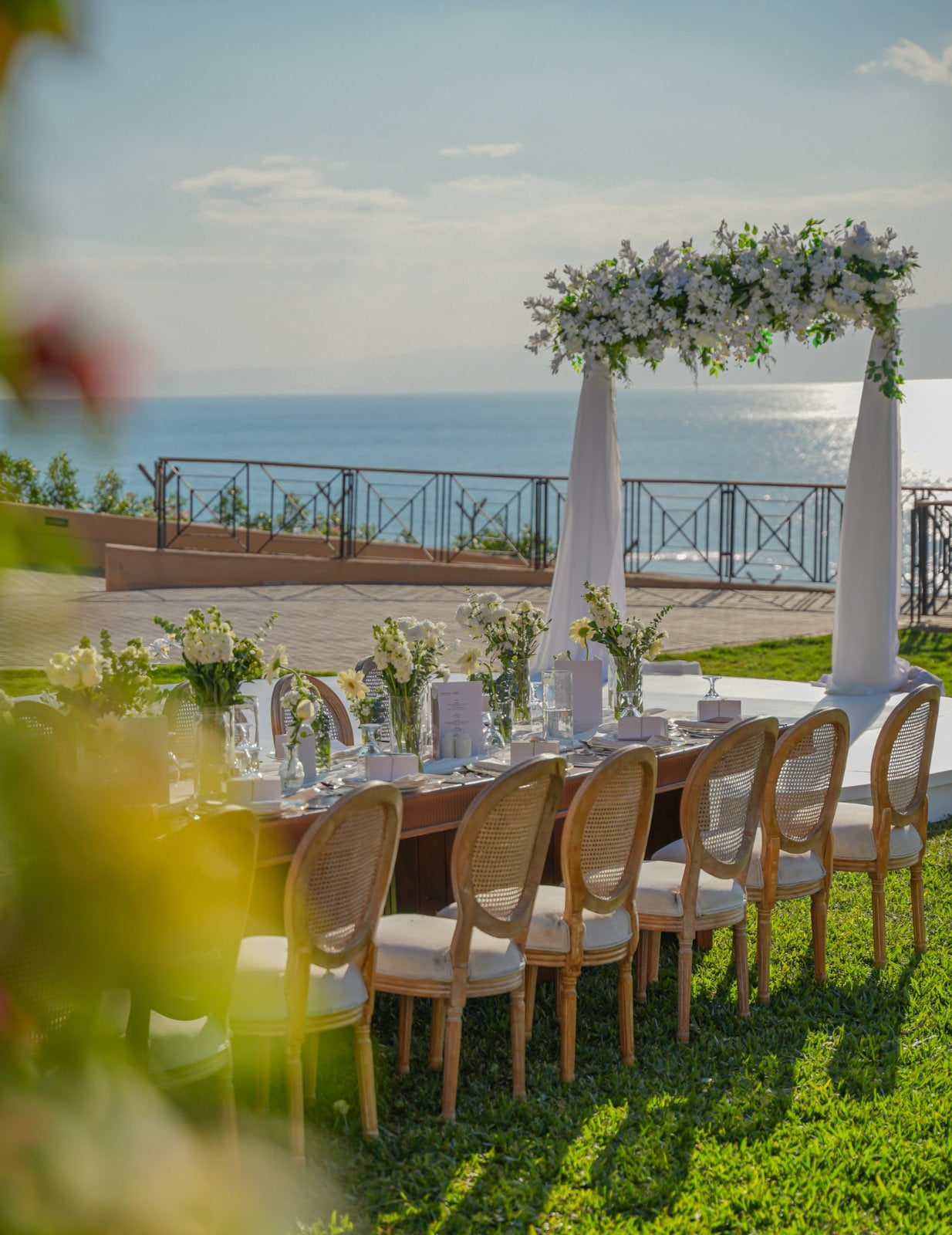 Add a Image to your dining page side bar
