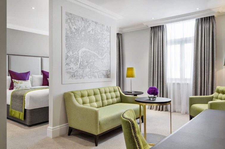 Add a Image to your rooms page side bar