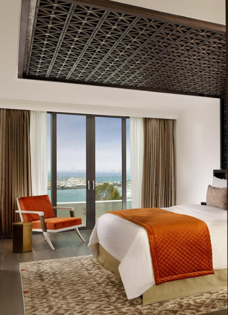 Add a Image to your rooms page side bar