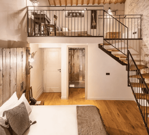 Add a Image to your rooms page side bar