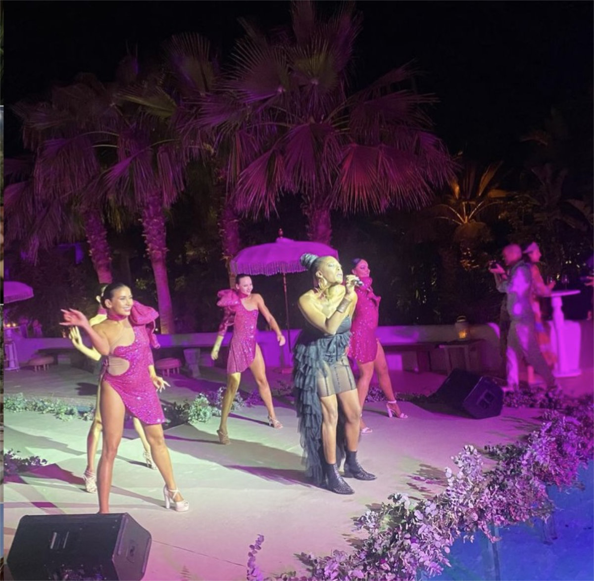 Add a Image to your dining page side bar