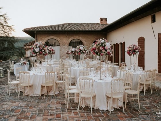 Charming tablescape for an outdoor event.