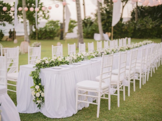Elegant long dining table arrangement for a wedding.