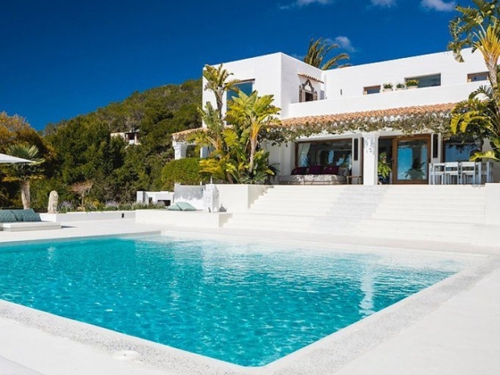 The Luxury Travel Book