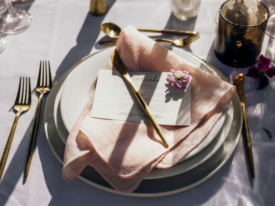 Stylish dining arrangement with pretty details.