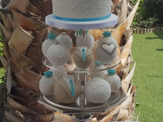 Love Island Cakes