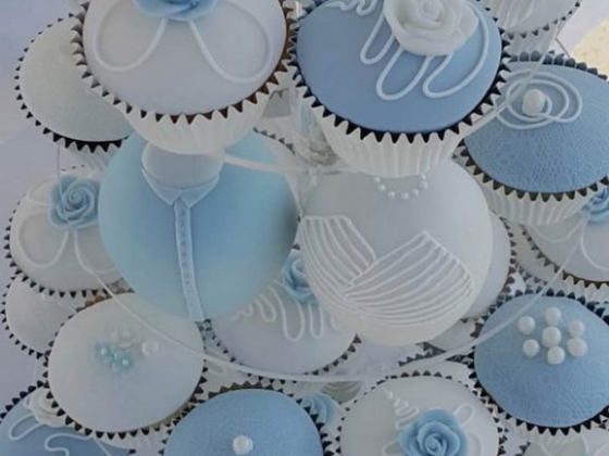 Love Island Cakes
