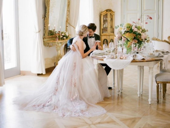 Romantic dining scene with floral decor and candlelight