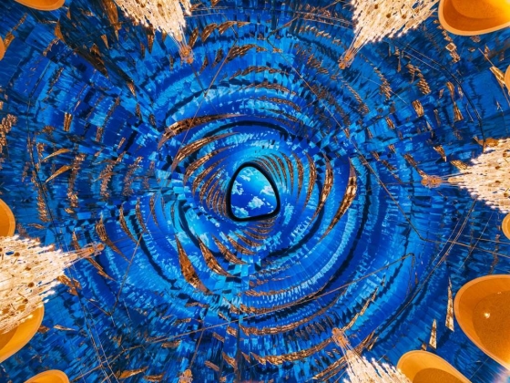 Elegant ceiling design featuring blue tones and light reflections