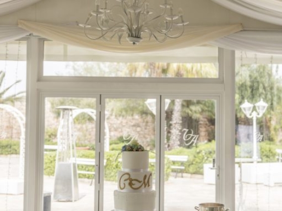 A beautifully designed wedding cake centerpiece.