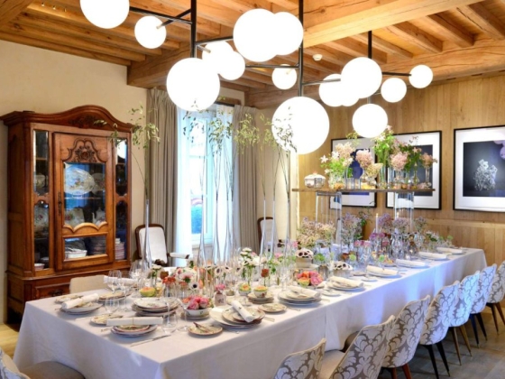 Stylish table setting with flowers and decorative elements.