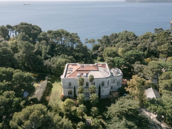 Stunning mansion near the tranquil blue sea.