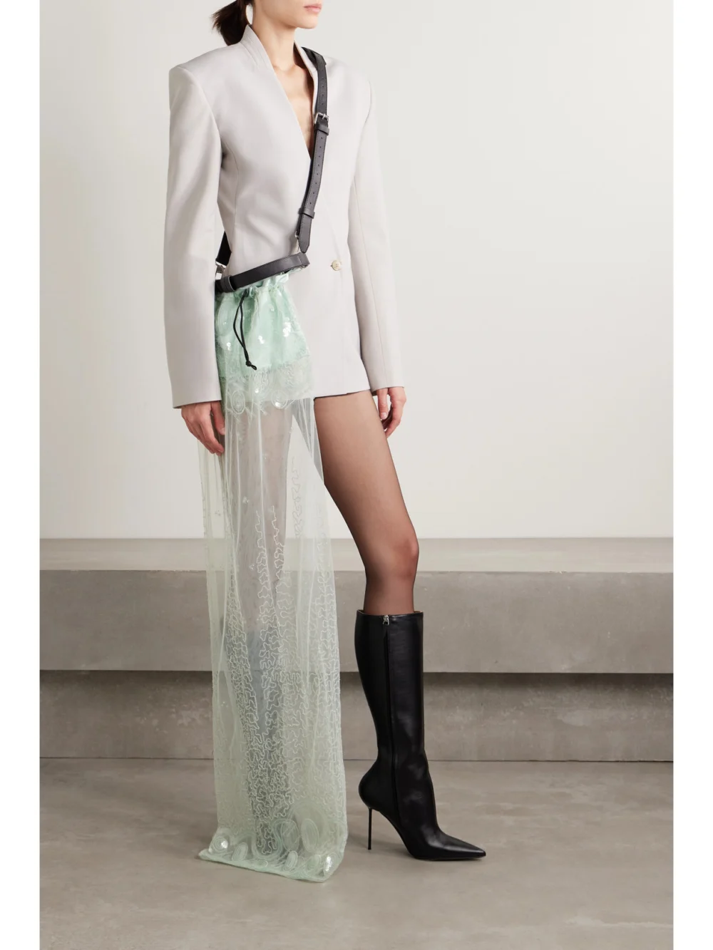 16Arlington Elinor Woven Blazer, worn by a model