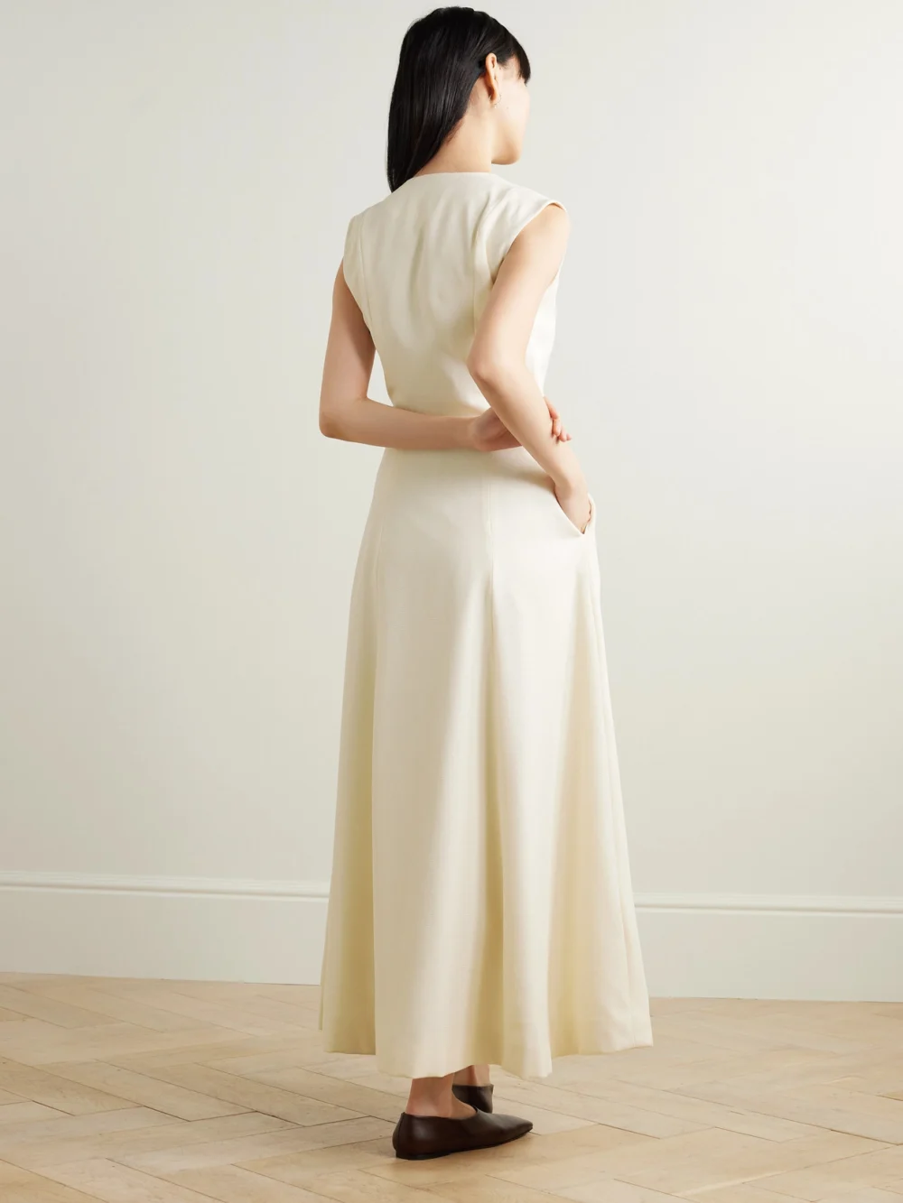 Back view of the Abadia Knitted Midi Dress