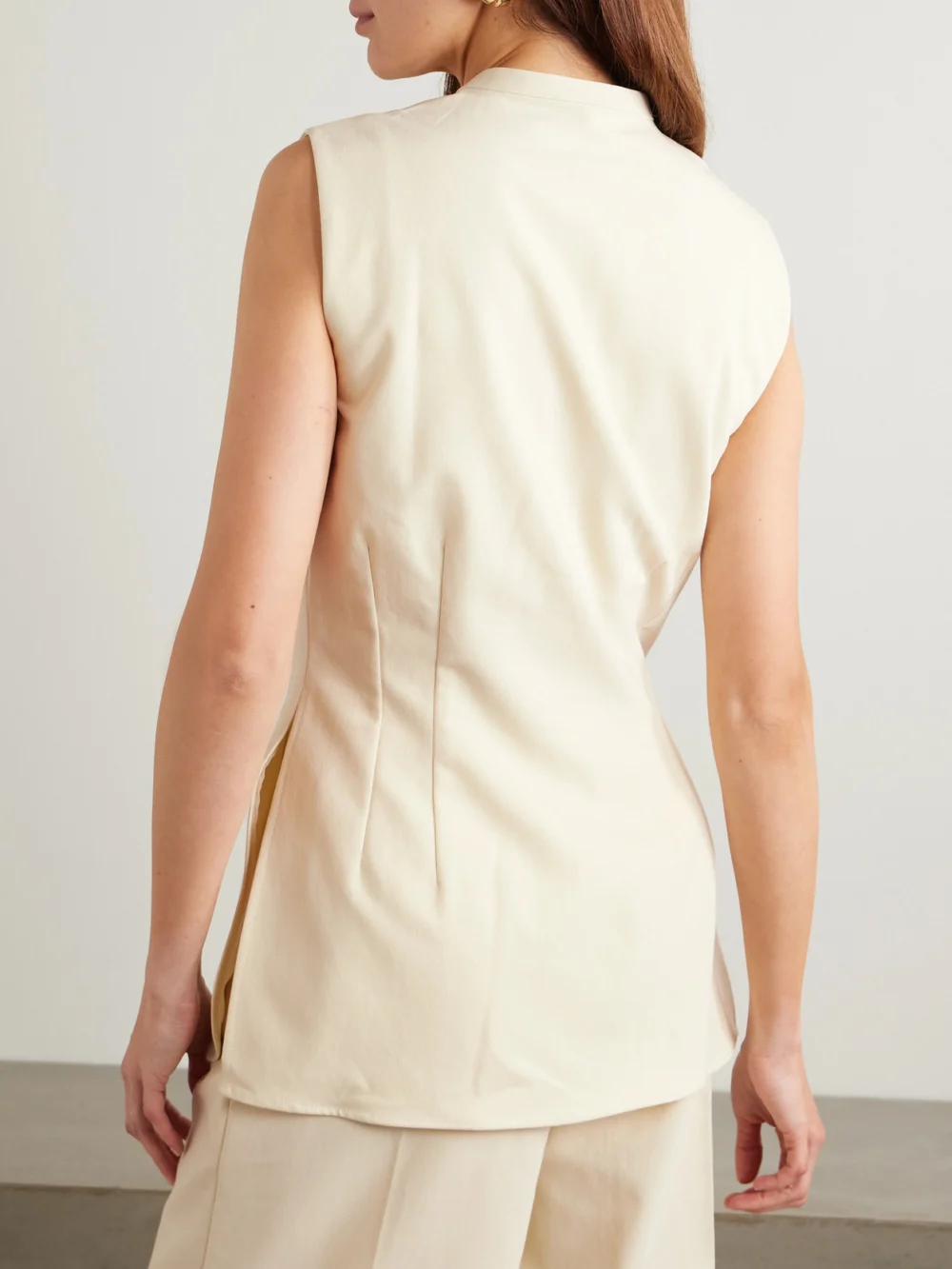 Back view of the Abadia Sophia Grain De Poudre Vest