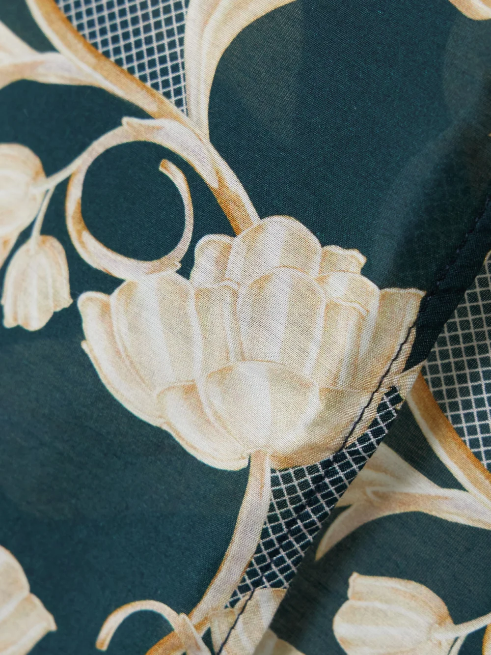 Close-up detail of the Agua by Agua Bendita Emelina Floral-print Cotton and Silk-blend Pareo