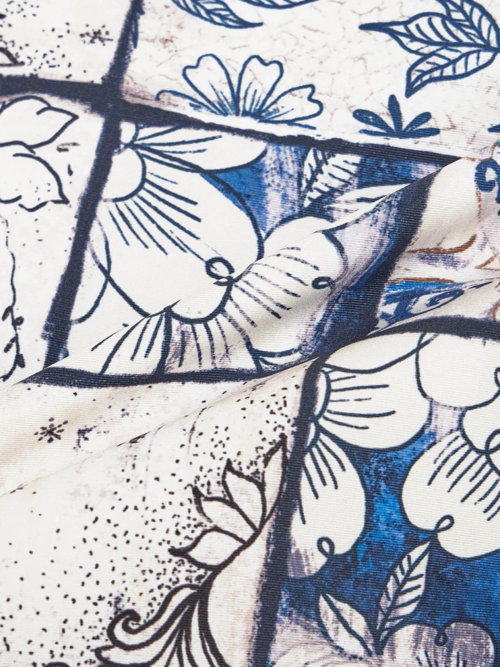 Close-up detail of the Agua by Agua Bendita Magenta Porcelaina Floral-print Recycled Bikini Briefs