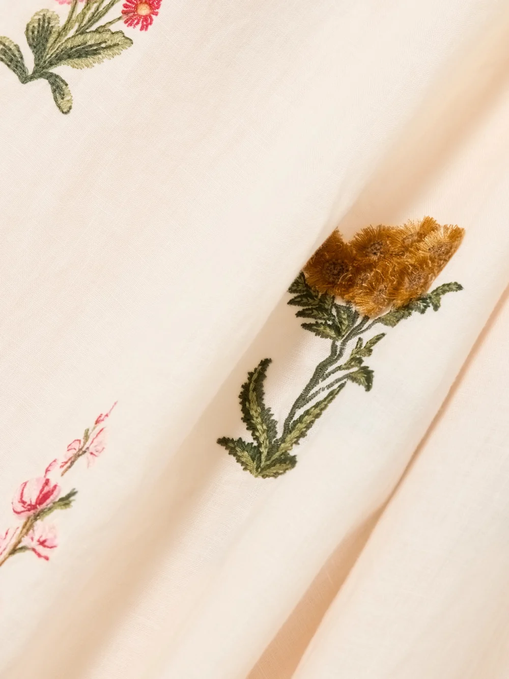 Close-up detail of the Agua by Agua Bendita Piñon Prado Pleated Scalloped Embroidered Linen Wide-leg Pants