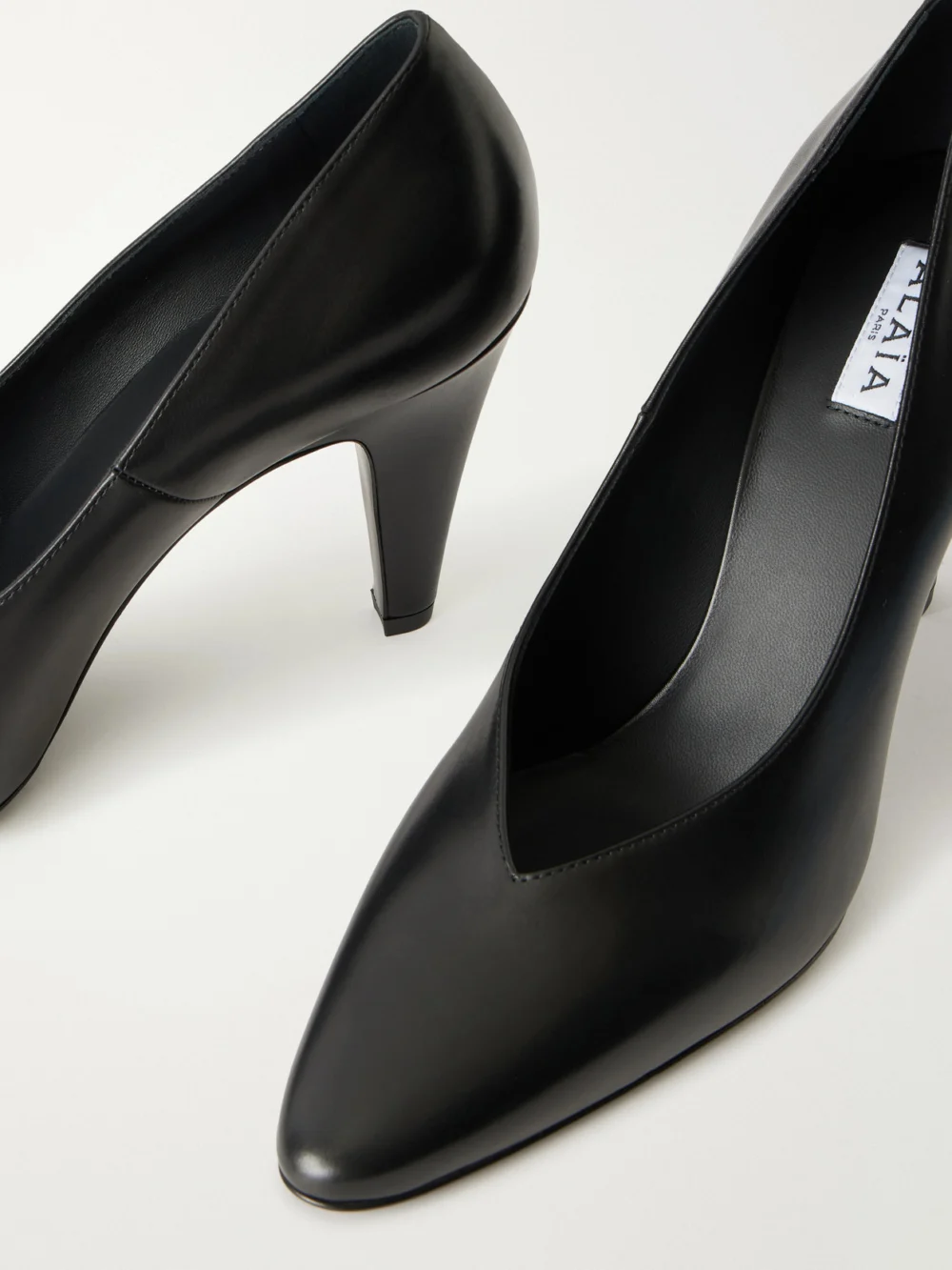 Close-up detail of the Alaïa 90 Leather Pumps