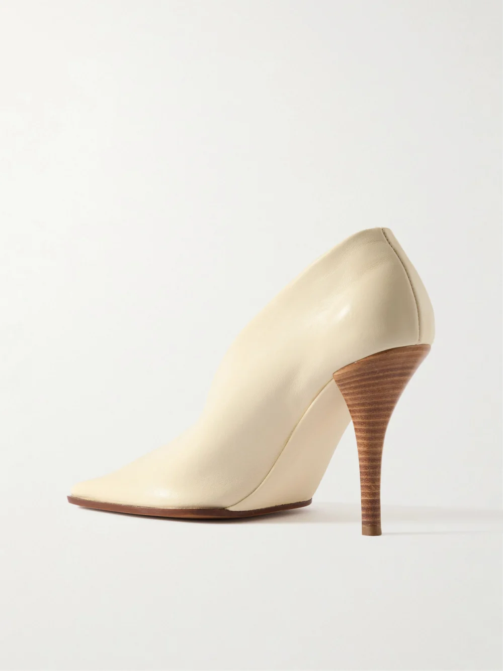 Back view of the Alaïa 90 Leather Pumps